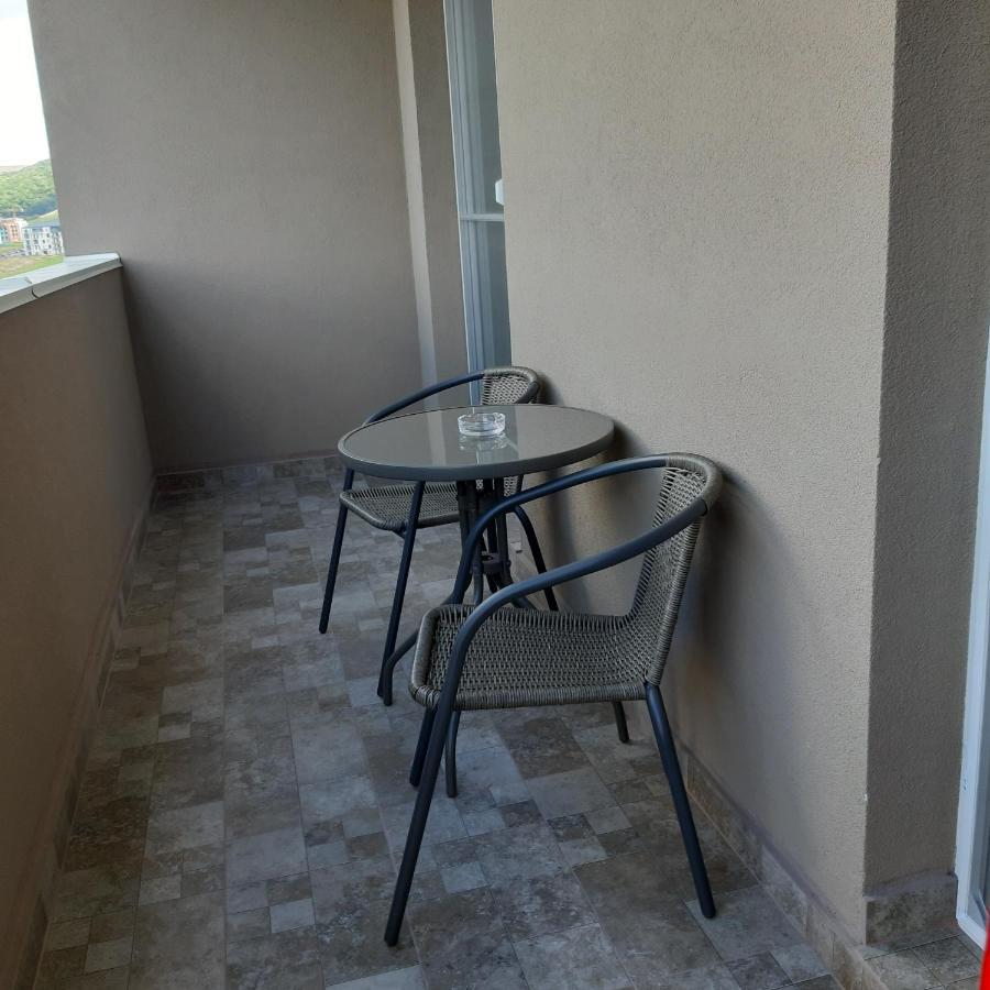 New Aparthotel Floresti Екстер'єр фото